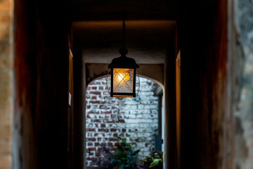 lamp in an alley in Charleston