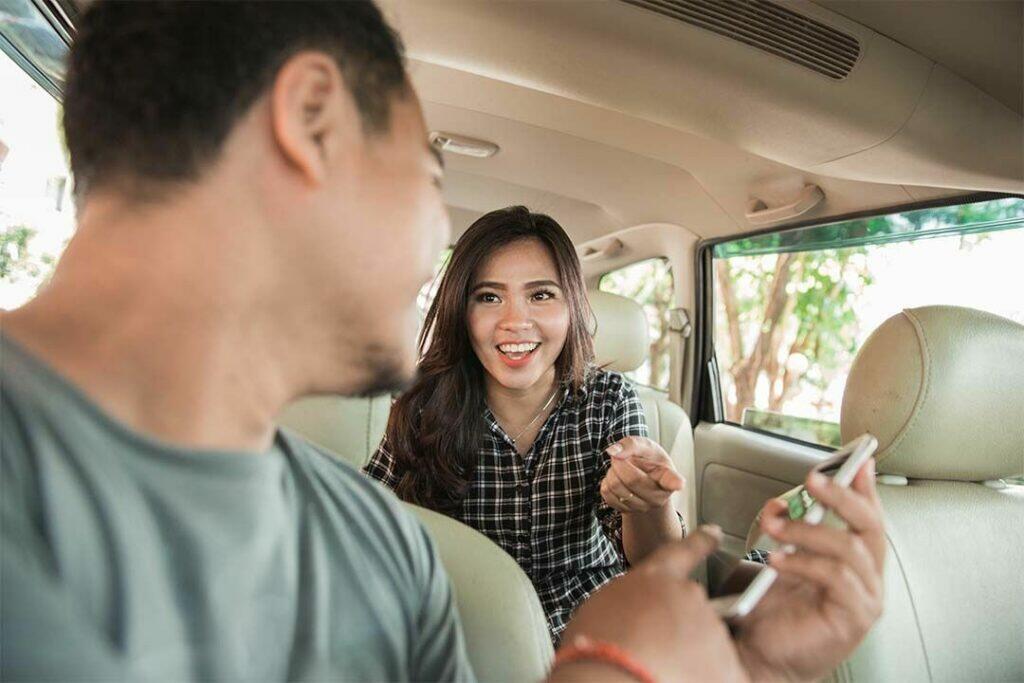 Talking to an Uber driver from the back seat